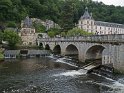 Le pont coudé au confluent du canal et de la Dronne. Au fond à gauche le pavillon renaissance