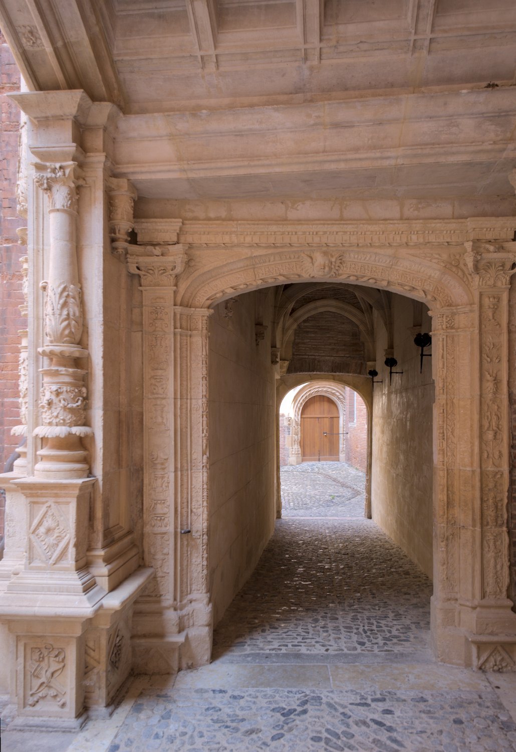 Hôtel de Bernuy - Entrée de la 2ème cour