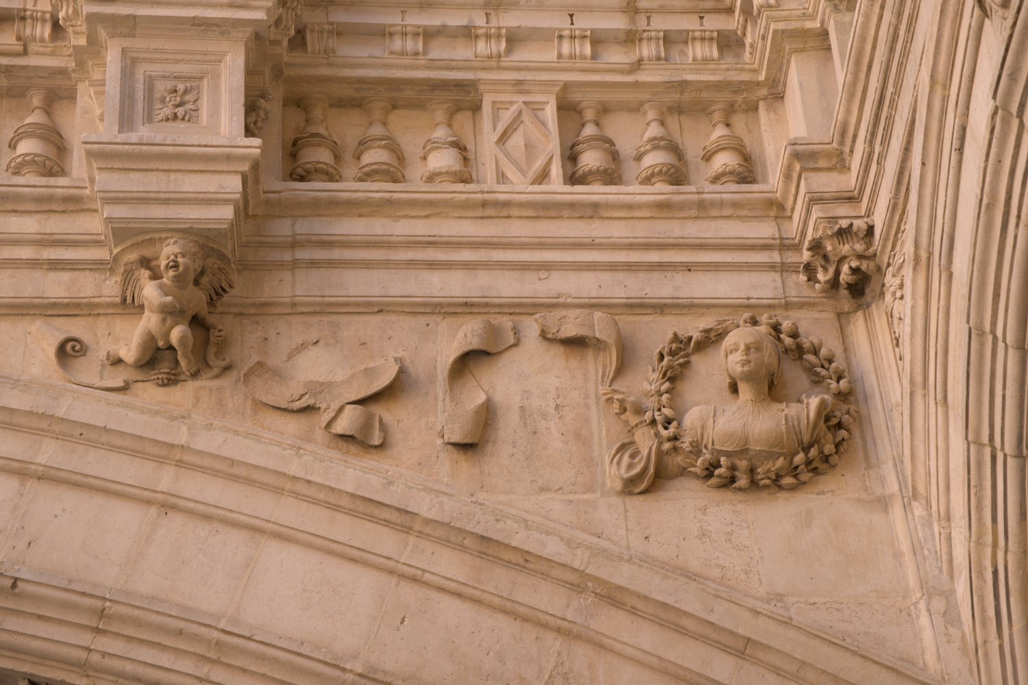 Hôtel de Bernuy - Sculpture de la grande voûte côté droit