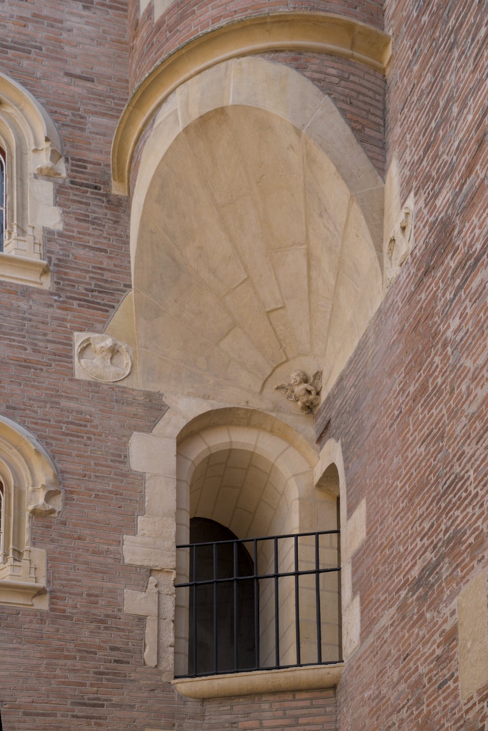 Hôtel de  Bernuy - Passage entre les deux cours et la tour au 1er étage 
