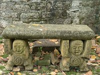 Banc devant le puit
