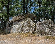 Allée couverte Peyre Lévade de Blanc (Nojals-et-Clotte)  Bien que connu et répertorié sous le vocable d'allée couverte, il s'agit en fait d'un dolmen de type angoumoisin[1],[2] à couloir excentré.