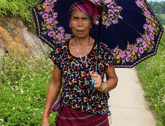 Femme au parapluie