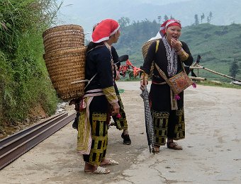 Femmes Dao Rouges